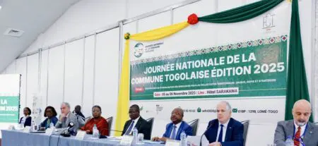 Selon le communiqué officiel, cette politique constitue «un cadre stratégique de référence visant à consolider la gouvernance locale, à renforcer les capacités des collectivités territoriales et à approfondir le processus de décentralisation au service du développement local et de la participation citoyenne.» Elle s’inscrit dans la continuité de la feuille de route gouvernementale et répond aux recommandations formulées lors de la cinquième réunion du Conseil national de la décentralisation tenue en novembre 2022.