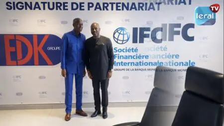 Annoncé le 19 décembre, l’appui financier de 25 millions d’euros (environ 16,4 milliards de FCFA) accordé par IFC au Groupe EDK marque une étape majeure pour le commerce de détail au Sénégal. EDK, seul acteur national d’envergure dans la grande distribution moderne, bénéficie d’un financement majoritairement libellé en monnaie locale, un atout rare sur le marché.