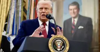 Depuis son retour à la Maison Blanche, Trump s'est employé à mettre en œuvre une diplomatie axée sur les affaires en Afrique, faisant passer la priorité américaine de l'aide au commerce. Son administration a cherché à négocier des accords de paix et des contrats sur les terres rares, et a conclu des accords bilatéraux au lieu de fournir une aide étrangère directe.