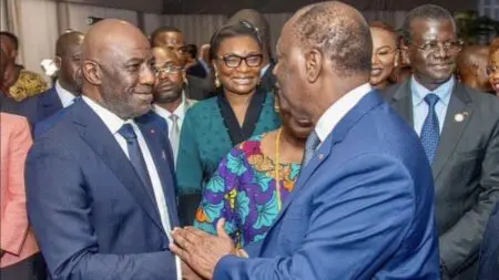 La mention est brève. Elle n’est ni développée ni théorisée. Mais elle intervient dans un contexte où la Côte d’Ivoire a déjà engagé, loin des projecteurs, une série de réformes structurantes visant à intégrer le numérique au cœur de l’action publique et du modèle économique. Des programmes formalisés, soutenus par les bailleurs internationaux, traduisent une volonté de faire du digital un outil de transformation de l’État et un facteur de compétitivité à moyen terme.