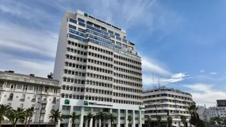 Le Groupe Holmarcom a officiellement confirmé, dans un communiqué diffusé ce jour, être entré en discussions exclusives avec BNP Paribas pour l’acquisition éventuelle de la participation de 67 % détenue par la banque française dans le capital de la BMCI.