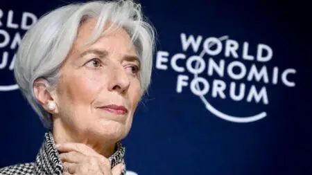 World Economic Forum | Davos : Christine Lagarde claque la porte d’un dîner après les attaques d’un émissaire de Donald Trump Le dîner diplomatique a tourné court. La présidente de la Banque centrale européenne (BCE) Christine Lagarde a quitté mardi 20 janvier un dîner officiel du Forum économique mondial se tenant cette semaine à Davos. Elle a claqué la porte avant même le dessert, après un discours très critique envers l’Europe prononcé par le secrétaire américain au Commerce, Howard Lutnick, selon l’agence Reuters.