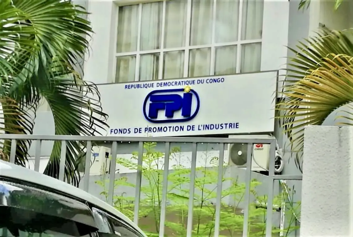 Les entrepreneurs dénoncent les taux élevés, les banques invoquent le risque, et les autorités publiques exhortent à financer davantage l’économie. Pourtant, la situation évolue peu.