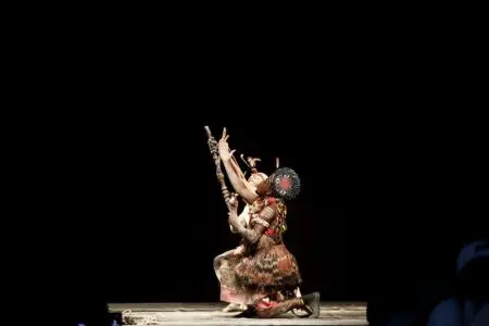 Francophonie et Afrique : construire ensemble un pouvoir d’attraction inclusif Face à ces puissances émergentes et consolidées, la France et les pays africains francophones se trouvent confrontés à une question décisive : la France est-elle disposée à repenser collectivement son influence culturelle, en s’appuyant sur les dynamiques propres à chaque société et la diversité des langues et cultures africaines ?  