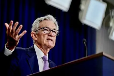 Pour la première fois depuis le retour de Donald Trump à la Maison Blanche, le président de la Réserve fédérale américaine a publiquement rompu avec la retenue qui caractérise habituellement sa fonction. Ce dimanche 11 janvier, Jerome Powell a pris la parole dans une allocution exceptionnelle pour dénoncer ce qu’il décrit comme des «menaces et pressions continues» visant la banque centrale, après la révélation d’une enquête fédérale portant sur la rénovation du siège de la Fed à Washington.