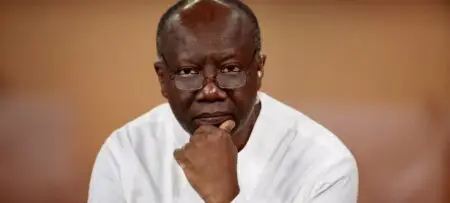 Ghana | Soupçon de corruption : l’ancien ministre des Finances Ken Ofori-Atta arrêté aux États-Unis Selon un communiqué publié par son équipe juridique au Ghana, l'ICE (Immigration and Customs Enforcement, agence américaine de l'immigration et des douanes) a placé M. Ofori-Atta en détention en raison de son statut d'immigrant. «Hier, l'ICE a arrêté l'ancien ministre des Finances, M. Ken Ofori-Atta, en raison de son statut de séjour aux États-Unis,» indique le communiqué.
