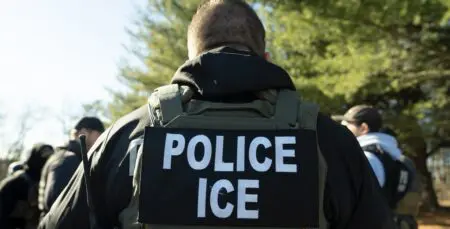 En pleine polémique concernant les méthodes musclées de l'ICE, la police de l'immigration américaine, Donald Trump peut se frotter les mains. Pour la première fois depuis au moins cinquante ans, le solde migratoire des Etats-Unis a été négatif en 2025, selon un rapport publié mardi par la Brookings Institution.