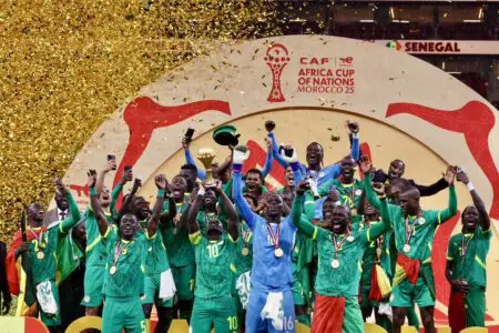 Le Sénégal remporte la deuxième CAN de son histoire en profitant de sa victoire en finale contre le Maroc, pays organisateur, grâce à un but de Pape Gueye lors de la prolongation. Les Lions de la Teranga l'ont emporté malgré une énorme confusion au bout des 90 minutes. S'ils pensaient avoir ouvert le score, l'arbitre a refusé la tête gagnante d'Ismaïla Sarr pour une légère faute d'Abdoulaye Seck (90e+2).