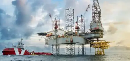 Akrake Petroleum, filiale indirecte du groupe singapourien Rex International, prévoit de démarrer la production pétrolière sur le champ offshore de Sèmè, au large du Bénin, à la fin du mois de janvier 2026. L’annonce a été faite le lundi 12 janvier, actant un décalage par rapport au calendrier initial qui tablait sur une mise en service avant la fin de l’année 2025.