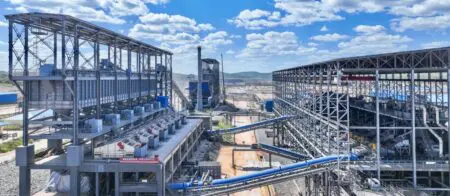 Le ministère des Mines justifie la décision entre autres, par les sous-déclarations et les fraudes qui pullulent dans le secteur. L’interdiction des exportations restera en vigueur « jusqu'à nouvel ordre » et concerne aussi les minerais en instance d’expédition à l’étranger.