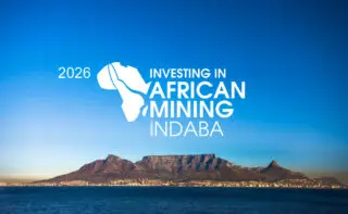 Luanda a revu ses ambitions à la hausse en visant désormais la majorité dans le capital de De Beers alors qu’initialement, le gouvernement angolais affirmait se contenter d’une participation minoritaire. «Prendre la majorité dans le secteur des matières premières de luxe est très dangereux car cela dépend du marché,»avait même confiait à l’agence Reuters Paulo Tanganha, Directeur national des Ressources minérales à l’automne dernier.