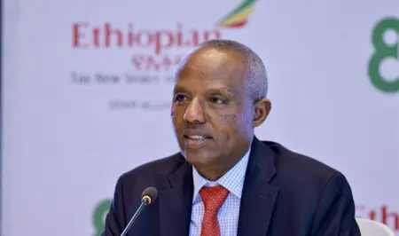 Ethiopie | Résultats semestriels : tous les clignotants au vert chez Ethiopian Airlines Le PDG, Mesfin Tasew, a déclaré que la compagnie avait réalisé un chiffre d’affaires de 4,4 milliards de dollars US de recettes au cours des six premiers mois de son exercice financier. Ethiopian Airlines dispose d'une flotte d'environ 150 appareils. Le mois dernier, elle a annoncé une commande auprès de Boeing de neuf avions 787 Dreamliner face à la croissance du trafic-passagers long-courriers. La compagnie a également finalisé l'achat de 11 avions monocouloirs 737 MAX.