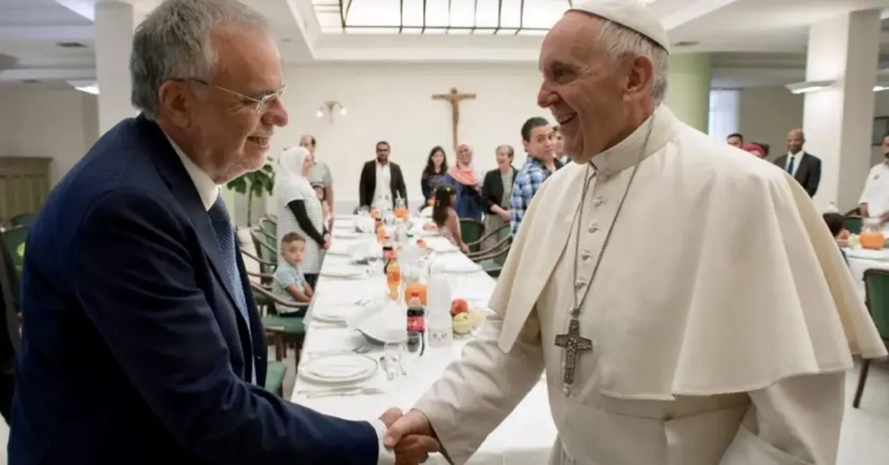 La diplomatie religieuse s’impose progressivement comme un levier incontournable des relations internationales contemporaines. Dans un monde traversé par des crises multiples — géopolitiques, sociales, environnementales et symboliques — les acteurs religieux demeurent des forces structurantes des sociétés. Ils façonnent les imaginaires collectifs, influencent les comportements sociaux et participent, souvent de manière décisive, à la médiation des conflits et à la cohésion nationale.
