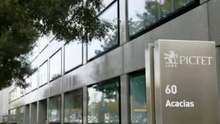 Johannesburg et Le Cap, concentrant respectivement 11 700 et 8 500 millionnaires, représentent le cœur de la richesse privée sud-africaine, qui abrite 34 % des millionnaires du continent selon l’Africa Wealth Report 2025. Pictet mise sur cette concentration pour développer ses services de gestion de fortune, de gestion d’actifs et de conseil en investissement, notamment transfrontalier. La banque anticipe une demande croissante en structuration de patrimoine et en accompagnement des familles fortunées et entrepreneurs locaux.