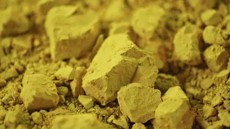 Niger | Uranium : de 156 tonnes à 156 000, l’erreur qui a enflammé les chiffres Pourtant, plusieurs médias internationaux ont relayé un volume de 156 000 tonnes, transformant quelques centaines de tonnes en un stock équivalent à plusieurs années de production mondiale.