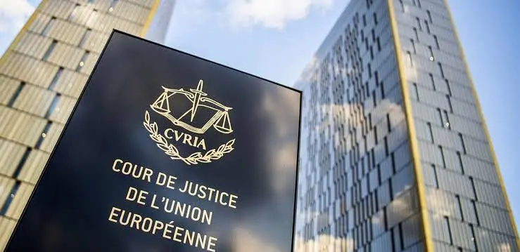 On peut légitimement s’interroger sur le bien fondé de ces condamnations. En quoi une entente entre des compagnies aériennes, parfois concurrentes pourrait-elle affecter la bonne marche de ce secteur d’activité ? Que je sache, Air France et KLM ainsi que Martinair font partie du même groupe capitalistique et il est tout de même raisonnable d’essayer d’améliorer la rentabilité de l’ensemble. Au lieu de cela, il va devoir débourser 340 millions d’euros. Pour le bénéfice de qui ?