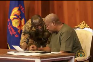 Le Ghana, plus grand producteur d’or en Afrique, souhaite remplacer sa redevance fixe de 5 % par un barème progressif entre 5 % et 12 % indexé sur les cours du métal jaune afin de capter plus de revenus pour le budget de l’Etat. La nouvelle grille des redevances pourrait entrer en vigueur dès la semaine prochaine à moins d'être modifiée ou retirée.