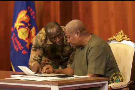 Le Ghana, plus grand producteur d’or en Afrique, souhaite remplacer sa redevance fixe de 5 % par un barème progressif entre 5 % et 12 % indexé sur les cours du métal jaune afin de capter plus de revenus pour le budget de l’Etat. La nouvelle grille des redevances pourrait entrer en vigueur dès la semaine prochaine à moins d'être modifiée ou retirée.