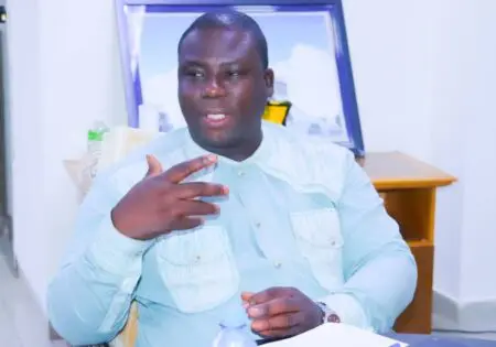 Fini l’éparpillement. Face aux défis économiques actuels, Ouagadougou opère une mue stratégique de ses leviers financiers. En fusionnant plusieurs mécanismes de soutien sous la bannière unique du fonds «Tōogo,» le gouvernement burkinabè mise sur une centralisation accrue pour maximiser l’impact du développement et rationaliser les deniers publics. «Tōogo» devient ainsi l’unique cadre de mobilisation, de gestion et de distribution de plusieurs dispositifs publics auparavant éparpillés entre différents ministères et programmes.