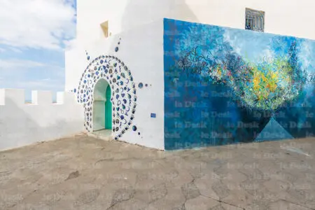 Fidèle à sa vocation de carrefour entre l’Afrique et l’Europe, Asilah accueillera cette année un projet ambitieux intitulé «Maroc - Wallonie-Bruxelles : Terres de liens : de l’Héritage à l’Horizon.» Cette initiative mettra à l’honneur la Fédération Wallonie-Bruxelles à travers une résidence artistique réunissant dix artistes, cinq marocains et cinq belges.