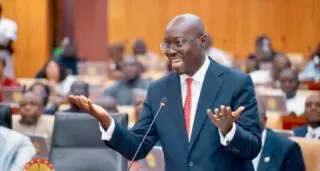 Les prix des produits alimentaires continuent d'être le principal moteur de la baisse de l'inflation tandis que les produits non alimentaires connaissent encore de légères augmentations. Les prix de l'essence avaient augmenté de 3,1 % entre février et mars, reflétant l'impact du conflit au Moyen-Orient sur les prix mondiaux de l'énergie.