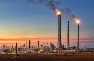 A l’ouverture ce jeudi (8h20 GMT), le prix du Brent, référence mondiale du marché pétrolier, a progressé de 3,73 dollars, à 121,76 dollars le baril, après avoir atteint un plus haut en séance à 126,41 dollars, son plus haut niveau depuis le 9 mars 2022.