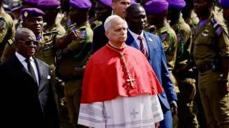 Léon XIV, le premier pape américain, a également dénoncé les dirigeants qui utilisent le langage religieux pour justifier les guerres et a exhorté à un « changement de cap décisif » lors d'une réunion à Bamenda, la plus grande ville des régions anglophones du Cameroun, où un conflit latent qui dure depuis près d'une décennie a fait des milliers de morts.
