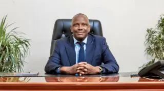 La Zambie a officiellement lancé, le 10 avril, les travaux de construction d’une raffinerie de pétrole d’un montant de 1,1 milliard de dollars. Implantée à Ndola, dans la province stratégique de la Copperbelt, à proximité de la frontière avec la République démocratique du Congo, l’infrastructure s’inscrit au cœur du principal bassin industriel et minier du pays.