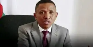 Dans leur diagnostic, les experts du FMI relèvent les chocs externes qui pèsent sur l’économie du pays à cause de la situation géopolitique internationale, notamment la guerre au Moyen-Orient. Ils érodent les marges de manœuvre des politiques publiques dans un contexte des pressions budgétaires toujours croissantes. En 2025, le déficit budgétaire a été nettement inférieur aux prévisions, car des tensions sur la trésorerie ont entraîné une forte régulation des dépenses.