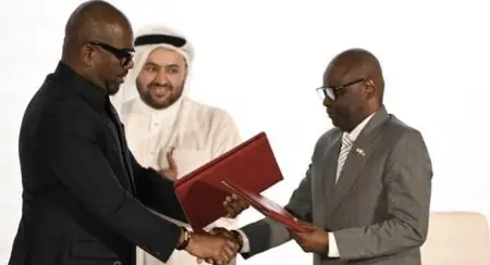 Des rebelles du M23 escortent des soldats et des policiers du gouvernement qui se sont rendus vers un lieu tenu secret à Goma, chef-lieu de la région du Nord-Kivu, le 30 janvier 2025.