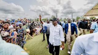 L’actuel ministre des Finances a promis d'aller «encore plus loin» dans la transformation du pays, tandis que son seul rival est resté très discret, rapporte l’AFP. Pour prendre sa suite, Talon a adoubé Romuald Wadagni, l’argentier du pays, qui bénéficie du soutien des deux principaux partis de la majorité présidentielle. Son seul adversaire, l'opposant dit «modéré», Paul Hounkpè, a mené une campagne presque invisible, avec quelques déplacements en province mais a tenu très peu de grands meetings.