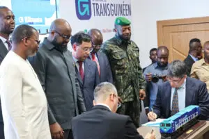 En Guinée, le développement du réseau ferroviaire lié au projet Simandou entre dans une phase concrète. Les premières gares ferroviaires sont désormais en construction, avec une livraison prévue d’ici fin 2026, selon Barry Mamoudou Nagnalen, président du conseil d’administration de la CTG.