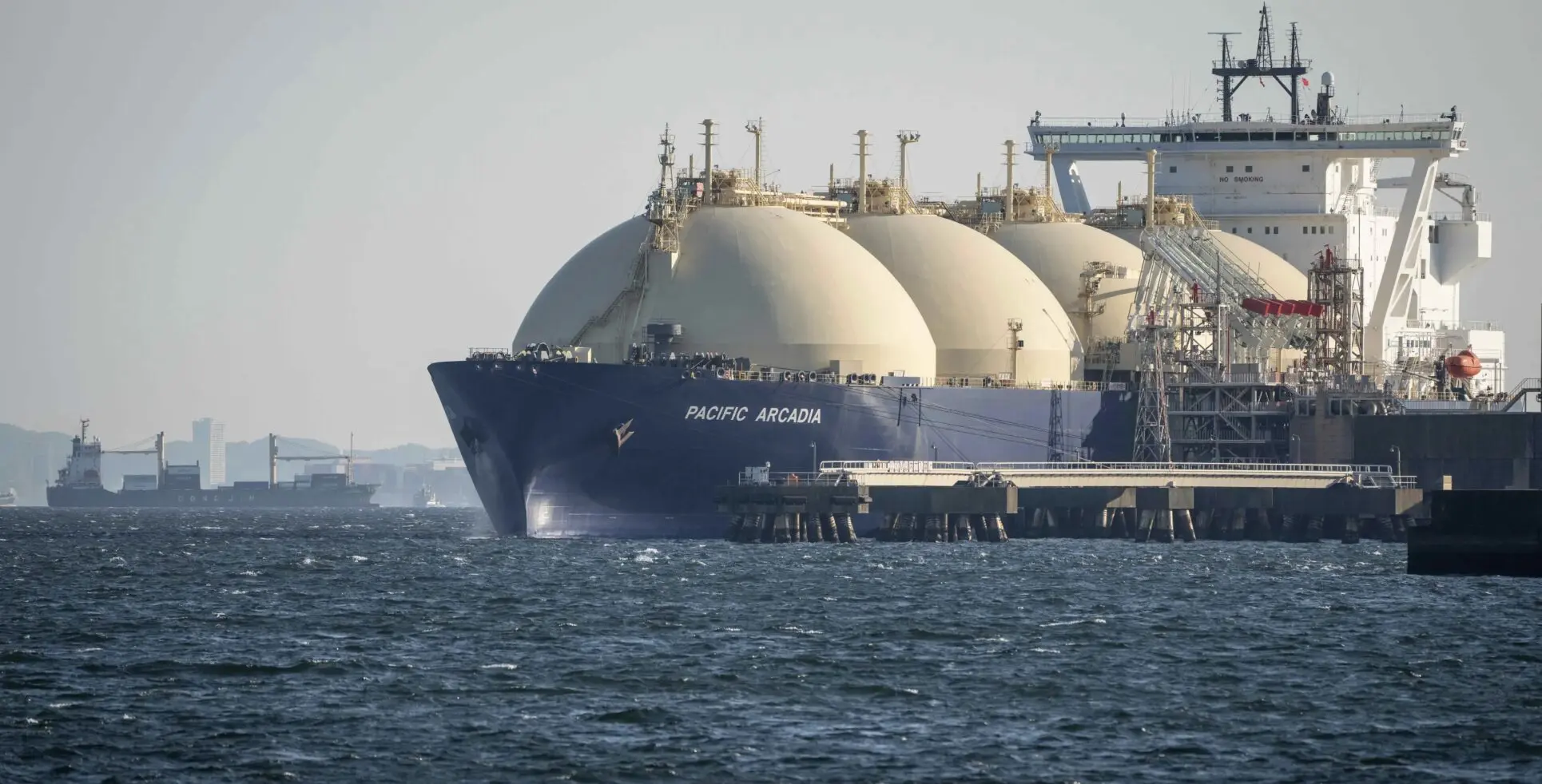 Ce conflit constitue un choc supplémentaire pour une région déjà confrontée à une faible croissance de la productivité, à un dynamisme limité du secteur privé et à des défis persistants sur le marché du travail.