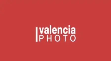 Le choix du Maroc comme invité d’honneur de cette édition de Valencia Photo Festival consacre la vitalité de sa scène photographique contemporaine et son rôle central dans les échanges artistiques méditerranéens. Une reconnaissance saluée par les Rencontres de la Photographie de Marrakech, qui voient dans cette invitation un levier de dialogue culturel entre les deux rives.