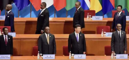 C’est un séisme douanier dont les répliques se feront sentir de Johannesburg au Caire. Le gouvernement chinois a officiellement annoncé une mesure appropriée : l’accès en franchise de droits pour les produits originaires de la quasi-totalité du continent africain. En levant ces barrières tarifaires, Pékin ne se contente pas de faire un geste diplomatique, il semble redessiner les contours de la mondialisation pour la décennie à venir.