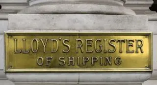 Lloyd's Register interviendra comme tiers de confiance chargé de certifier les infrastructures, de contrôler la conformité aux normes internationales et d'accompagner les États dans la structuration de leurs cadres réglementaires. Fondée en 1760, Llyod opère aujourd'hui dans plus de 70 pays, avec un positionnement centré sur le maritime, l'énergie et les infrastructures critiques.