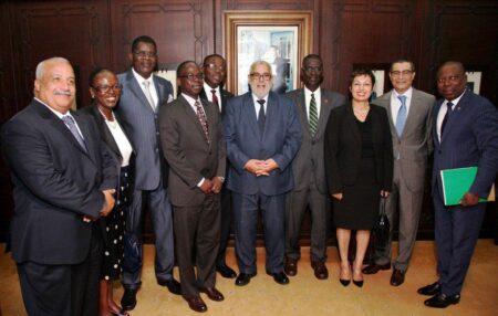Infrastructures : Le Fonds Africa50 mise 3 milliards de dollars à court terme Le Premier ministre marocain au milieu du groupe Africa 50 à Rabat