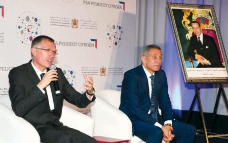 Carlos Tavares, PDG de PSA Peugeot Citroën et Moulay Hafid El Alami, ministre marocain de l'Industrie et du commerce