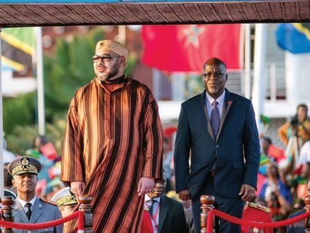Tournée africaine de Mohammed VI : Offensive diplomatique à l’Est Le Roi Mohammed VI et le Président de la République de Tanzanie, John PombeMagufuli