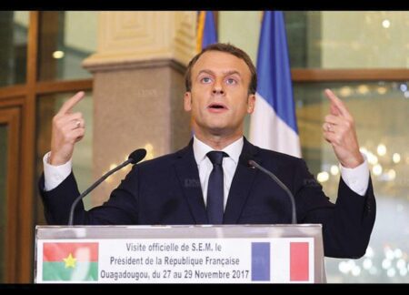 Emmanuel Macron devant les étudiants de l’université de Ouagadougou