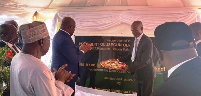 Le président Congolais inaugurant le laboratoire agricole portant le nom d’Olusegun Obasandjo, ancien président du Nigéria