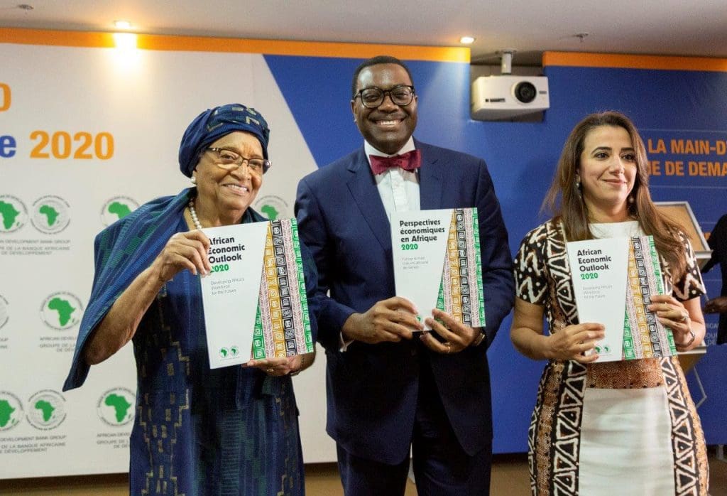 De gauche à droite : Madame Helen Johnson Sirleaf, ancienne présidente du Libéria ; Akinwumi Adesina, Président du Groupe de la BAD et Hanan Morsy, Directrice des politiques macroéconomiques de la BAD.