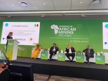 Mining Indaba 2020 : Le Mali en pôle position De gauche à droite : Mme Lelenta Hawa Baba Ba ministre malienne des Mines et de l’énergie, Michael Reza Pacha Chairman d’Enrroxs, Clive T. Johnson Ceo B2Gold et Mark Bristow Ceo de Barrick.