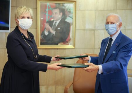 Signature de la convention cadre de coopération entre Le Groupement Professionnel des Banques du Maroc (Othman Benjelloun) et l’Autorité Marocaine du Marché des Capitaux (Nezha Hayatt)