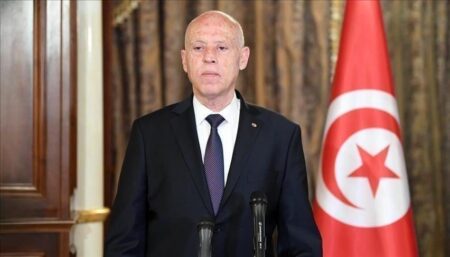 Tunisie: le président s’octroie le pouvoir exécutif, Ennahdha dénonce un « coup d’Etat »