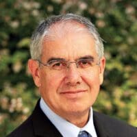 L’annonce date de juin 2024 et elle a été réitérée lors du dernier World Economic Forum de Davos dans le pavillon de l’Arabie Saoudite Qu’en est-il des indemnisations ? Il est toujours intéressant de voir les comportements dans les files d’enregistrement ou d’embarquement. Régulièrement des resquilleurs tentent de forcer le passage entrainant de la part des autres passagers de désagréables remarques. Et que dire des réclamations lorsque les avions sont en retard ? Bien entendu cela est très stressant pour des clients un peu inquiets à l’idée de prendre l’avion ou de manquer une correspondance dans l’un des gigantesques «hubs» des gros opérateurs.