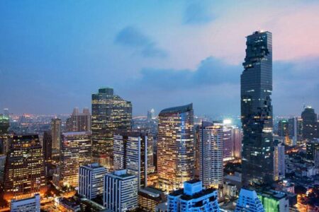 Selon Ottoniel dos Santos, Secrétaire d’Etat angolais aux Finances, la dette publique du pays devrait baisser à 69% du PIB en 2024. S'exprimant lors de la présentation du rapport du Fonds monétaire international sur les perspectives économiques régionales pour l'Afrique subsaharienne, M. dos Santos a fait savoir que le pays dispose des outils nécessaires pour faire face à la situation budgétaire actuelle, grâce notamment aux différentes initiatives entreprises par le gouvernement, avec le soutien des institutions de Bretton Woods.