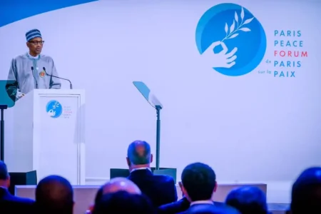 Forum de Paris sur la Paix : Buhari fustige la thésaurisation des vaccins par les pays riches