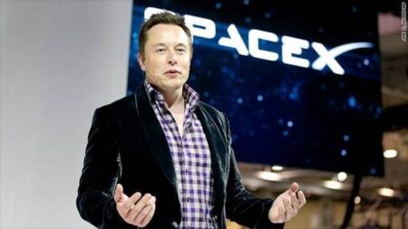 X autorise du contenu X sur sa plateforme ! X invite les utilisateurs qui posteraient des contenus pornographiques à ajuster leurs paramètres afin d’afficher un avertissement. Les mineurs ou les personnes n’ayant pas renseigné de date de naissance, n’auront pas la possibilité d’afficher les contenus restreints par une limite d’âge. Pas sûr que cela suffise à rassurer tous ceux qui critiquent cette nouvelle escalade d’Elon Musk.