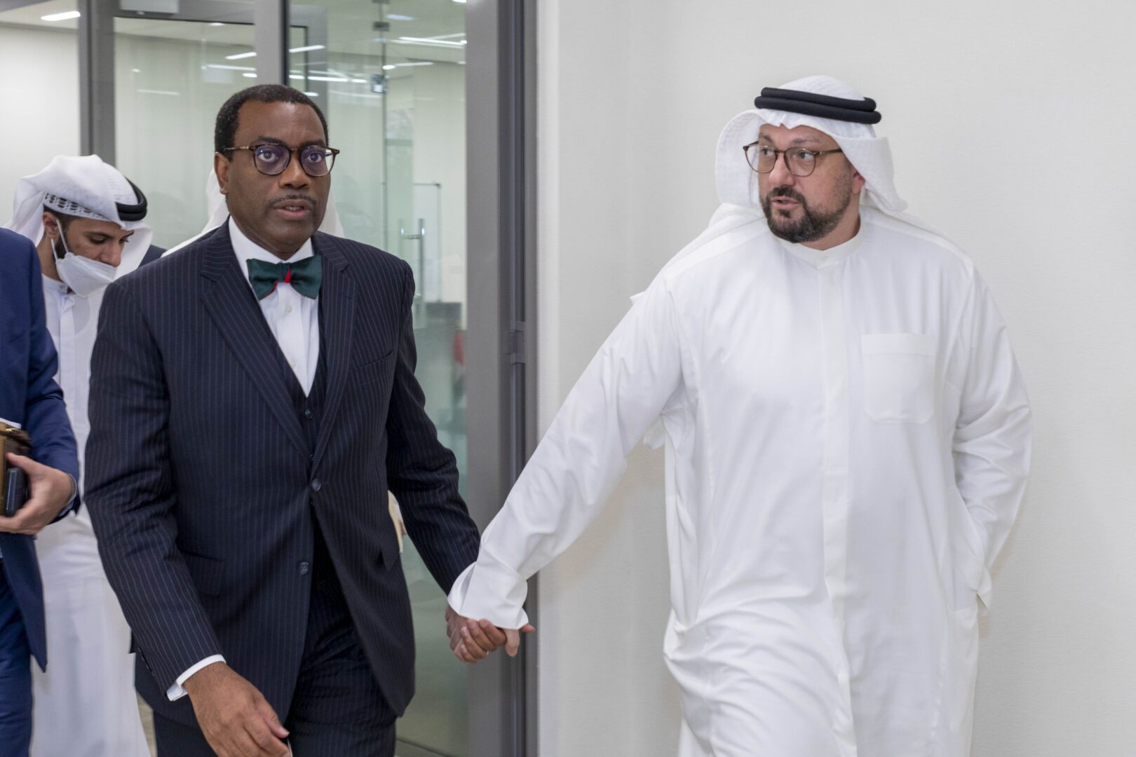 Bilan de la visite du président de la Banque africaine de développement aux Émirats arabes unis Le Président Akinwumi Adesina de la BAD reçu par Son Altesse Sheikh Maktoum Bin Mohammed Al Maktoum, vice-dirigeant de Dubaï, vice-Premier ministre et ministre des Finances des Émirats arabes unis.